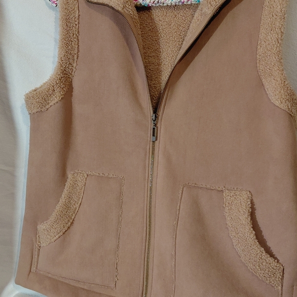 Susan Graver Tan Vest with Sherpa Lining - Picture 3 of 8